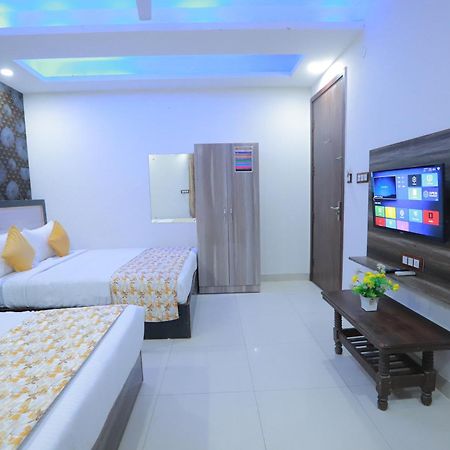 Hotel Triton Grand At Delhi Airport New Delhi Exterior photo
