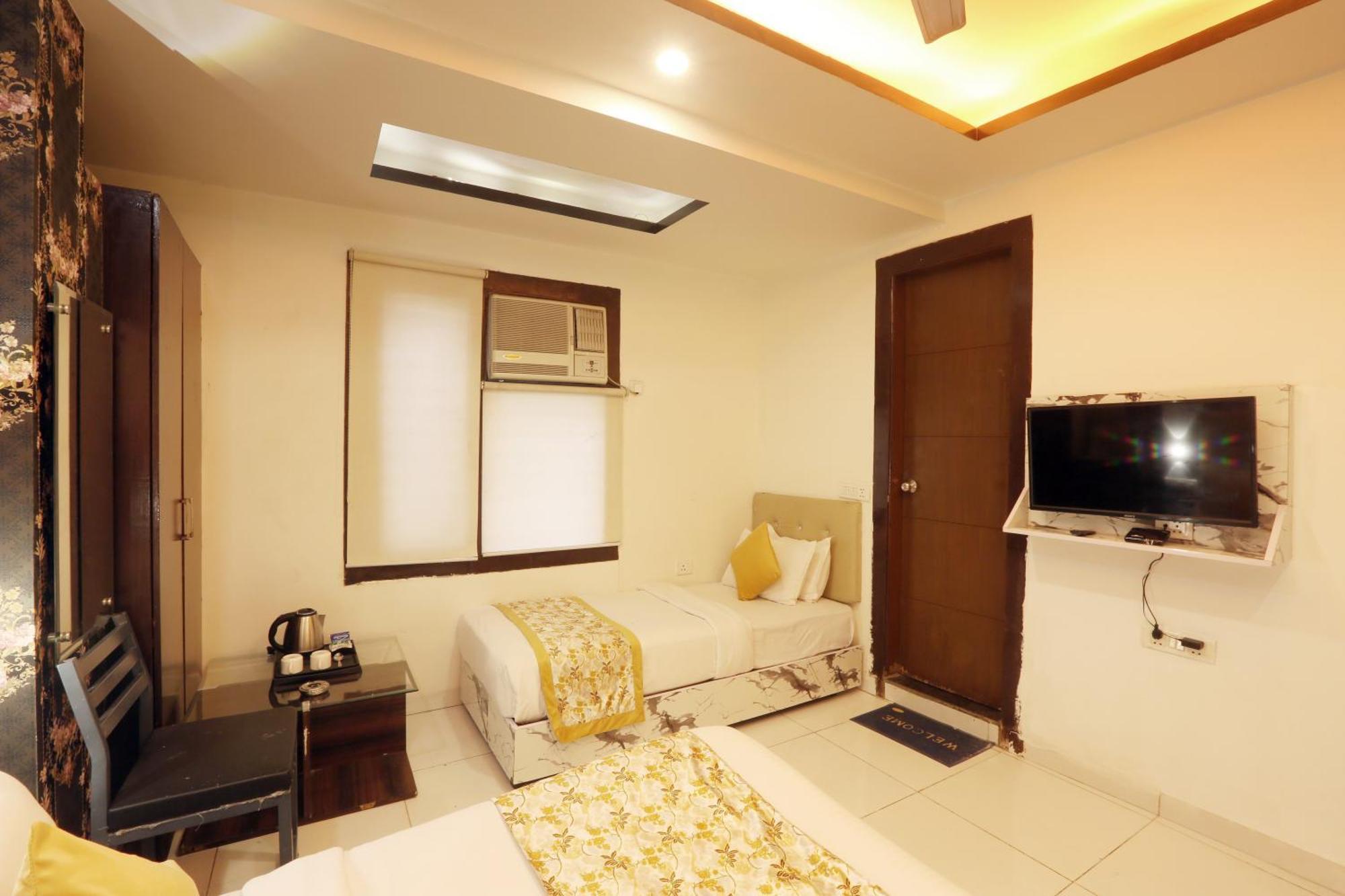 Hotel Triton Grand At Delhi Airport New Delhi Exterior photo