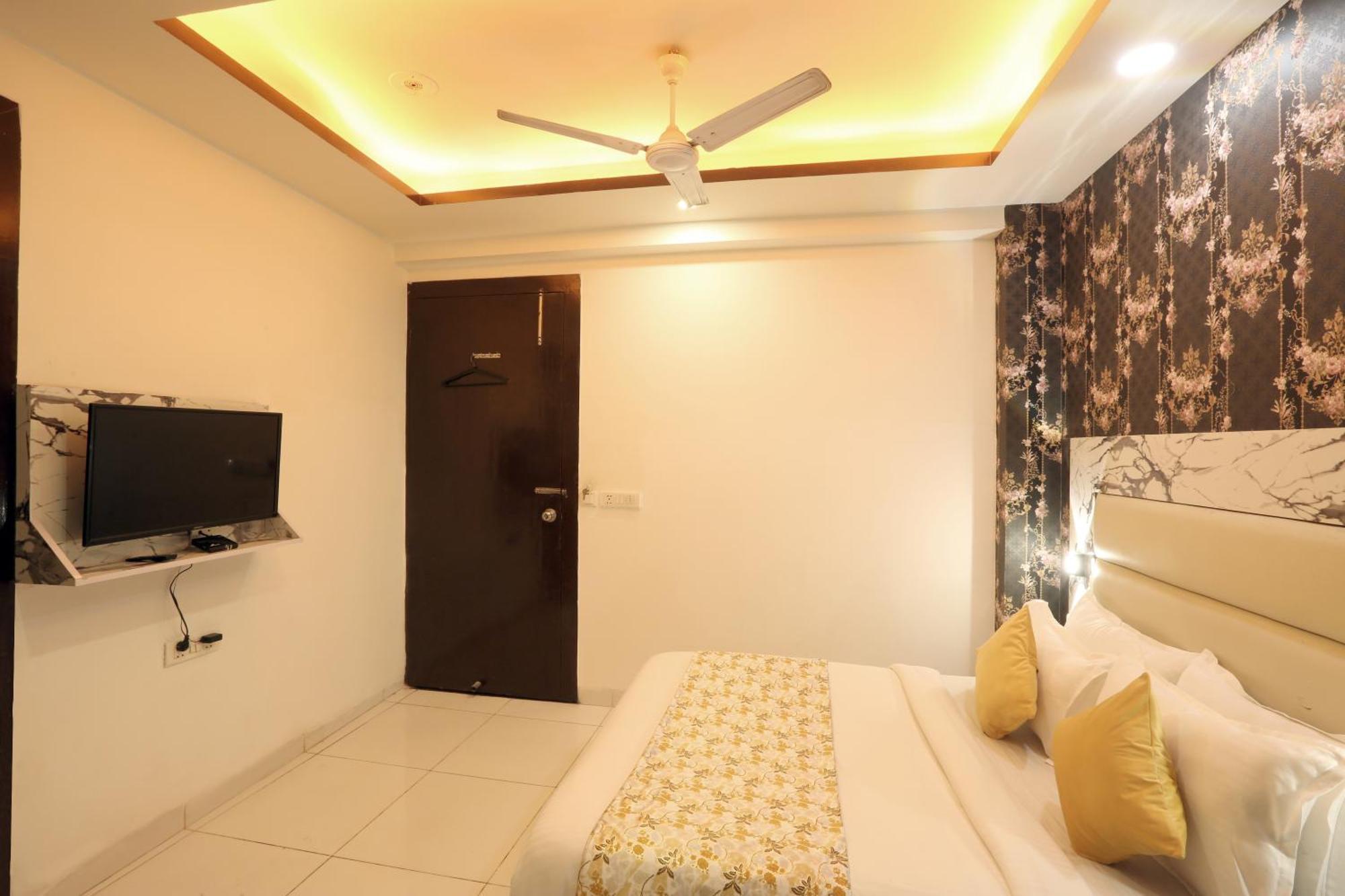 Hotel Triton Grand At Delhi Airport New Delhi Exterior photo