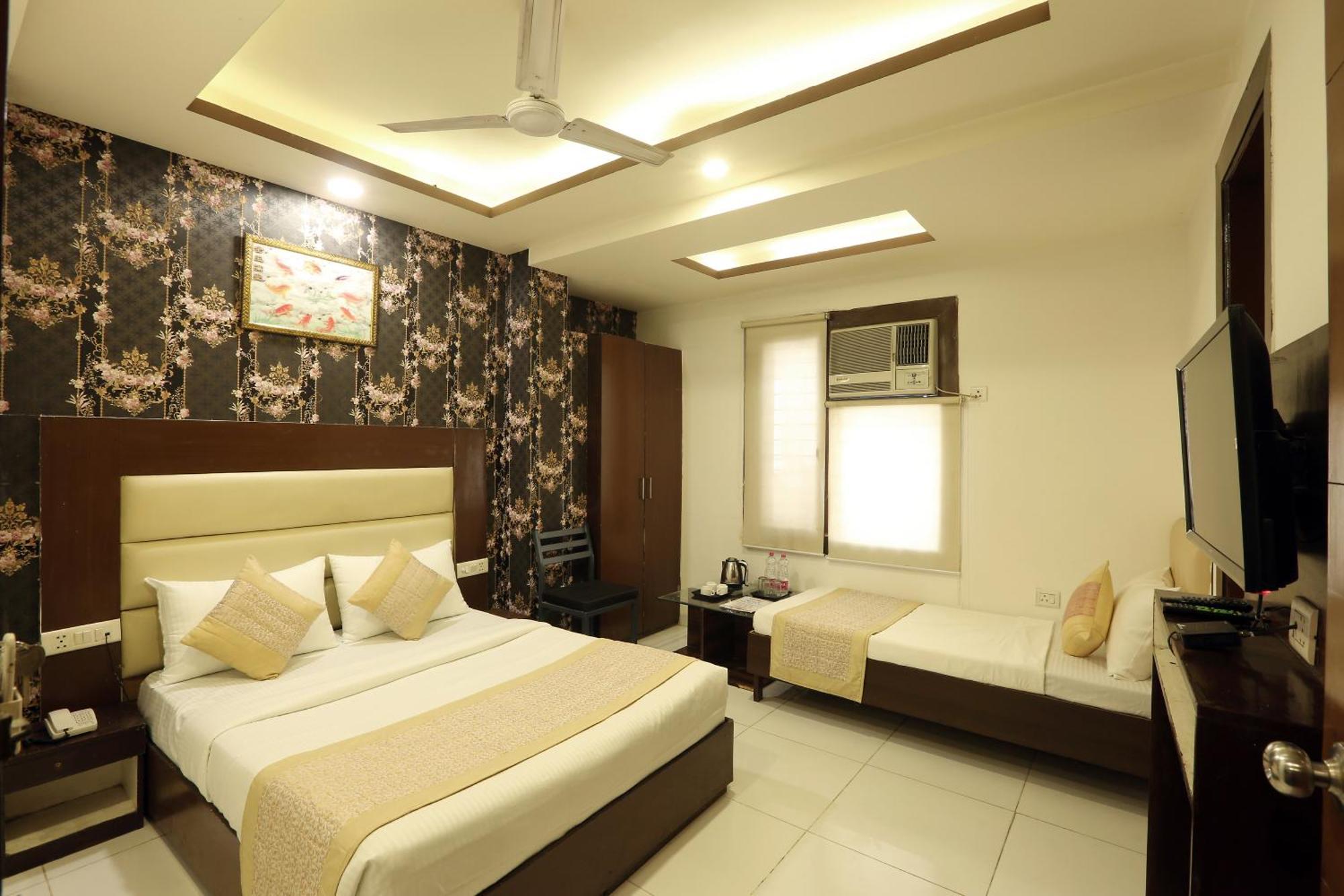 Hotel Triton Grand At Delhi Airport New Delhi Exterior photo
