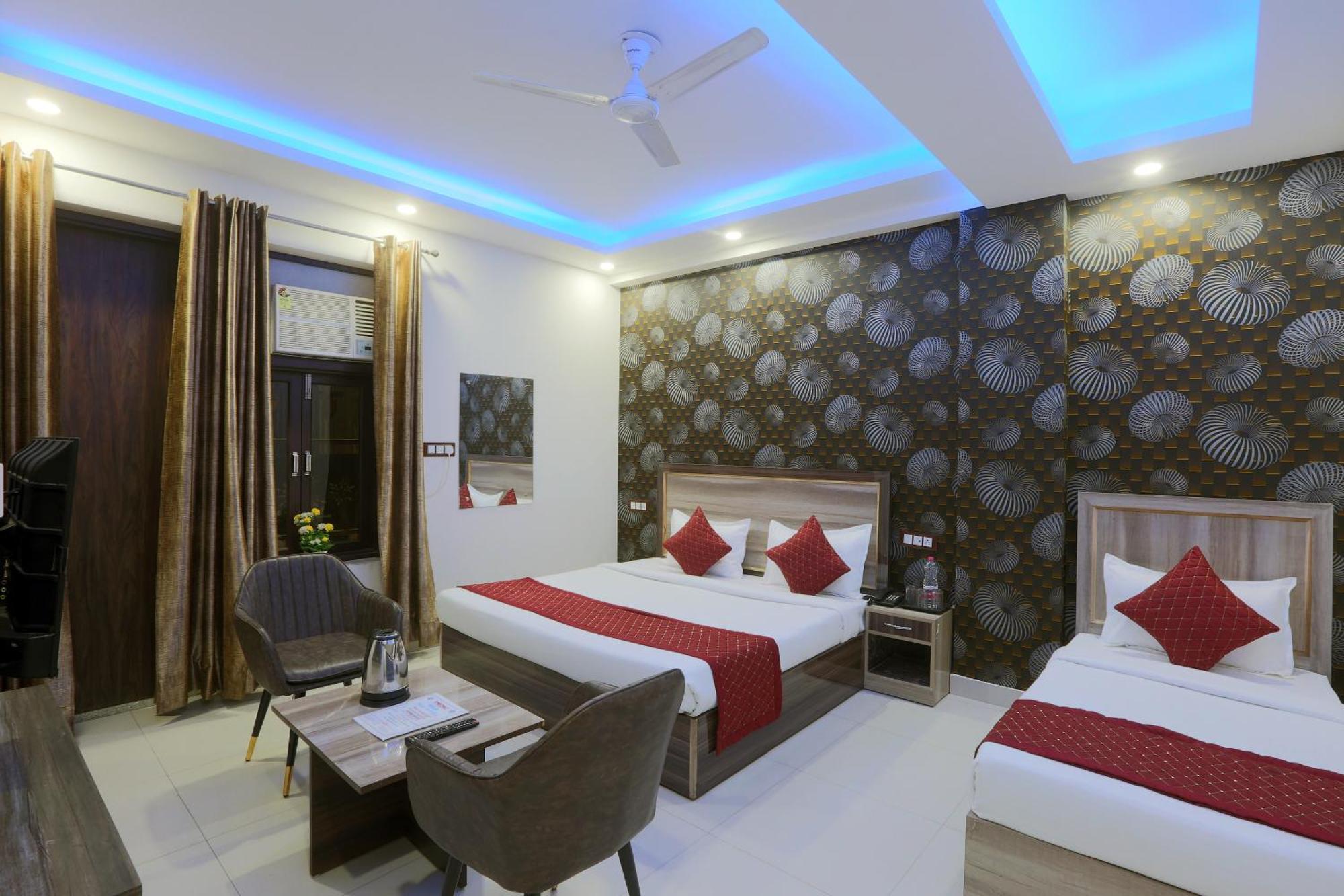 Hotel Triton Grand At Delhi Airport New Delhi Exterior photo