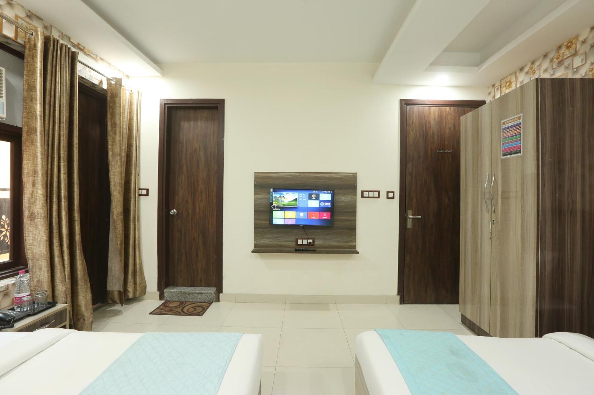 Hotel Triton Grand At Delhi Airport New Delhi Exterior photo